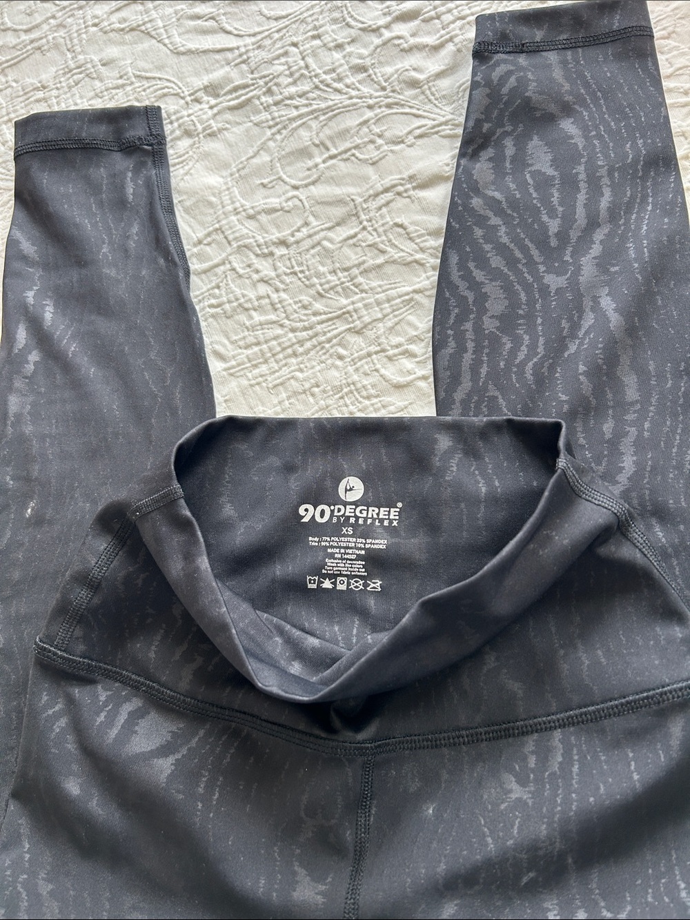90 Degree By Reflex Black High-Rise Leggings with Cropped Racerback Tank - Picture 4 of 5